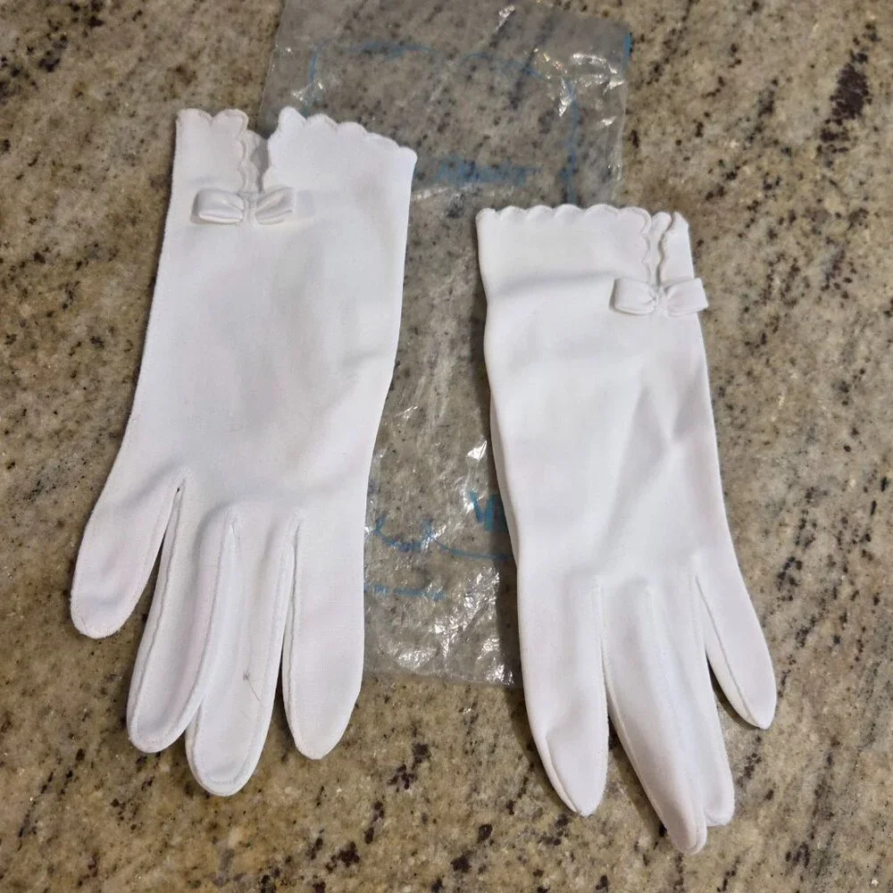 Vintage Womens Size S 6.5 White Nylon Formal Short Gloves Bow Scallop Pretty